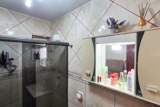 Banheiro Social  de apartamento para alugar com 3 quartos, 103m² em Olaria, Rio de Janeiro