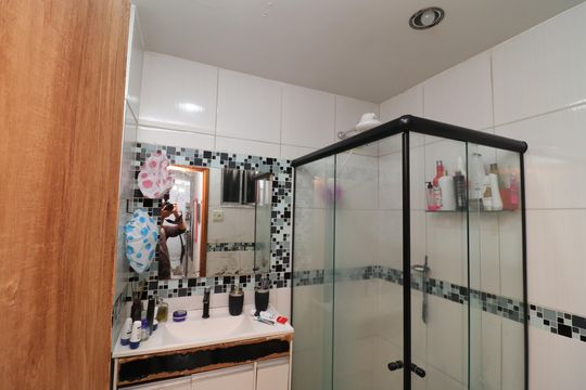 Banheiro de apartamento à venda com 2 quartos, 57m² em Tauá, Rio de Janeiro