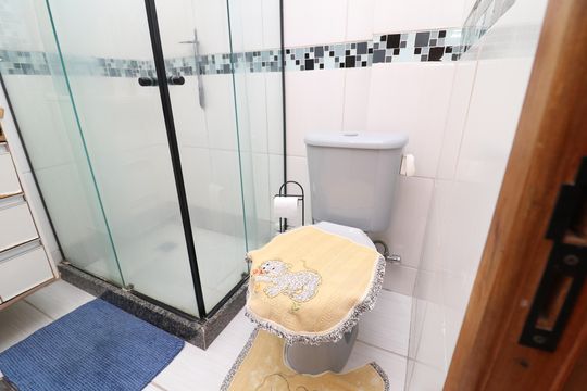 Banheiro de apartamento à venda com 2 quartos, 57m² em Tauá, Rio de Janeiro