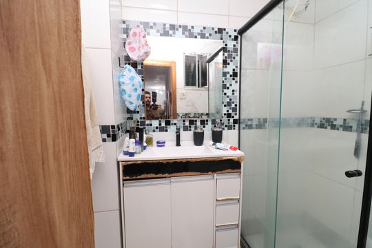 Banheiro de apartamento à venda com 2 quartos, 57m² em Tauá, Rio de Janeiro