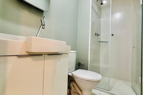 Banheiro da Suíte de apartamento para alugar com 2 quartos, 54m² em Alphaville Empresarial, Barueri