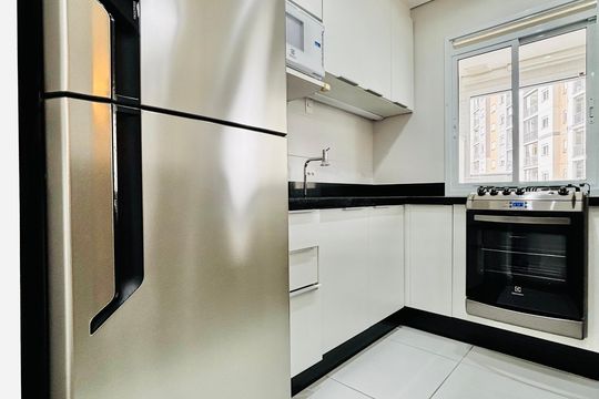 Cozinha de apartamento para alugar com 2 quartos, 54m² em Alphaville Empresarial, Barueri