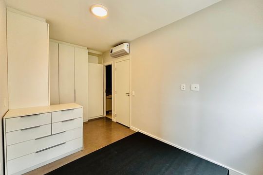 Suíte de apartamento para alugar com 2 quartos, 54m² em Alphaville Empresarial, Barueri