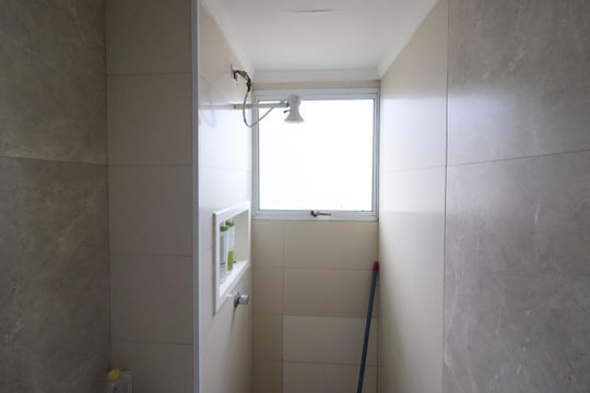 Banheiro de apartamento para alugar com 2 quartos, 41m² em Jardim Boa Vista (zona Oeste), Osasco