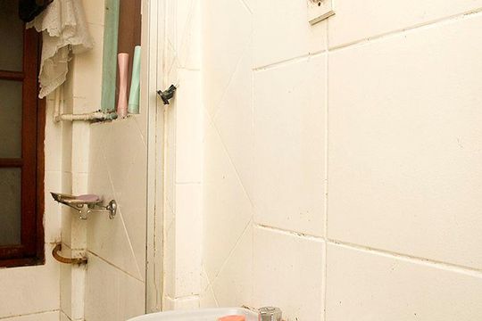 Banheiro de apartamento à venda com 1 quarto, 40m² em Centro Histórico, Porto Alegre