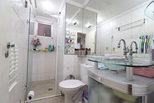 Banheiro de apartamento à venda com 3 quartos, 61m² em Jardim Cambui, Santo André