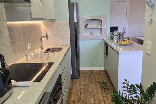 Cozinha de apartamento à venda com 1 quarto, 49m² em Petrópolis, Porto Alegre