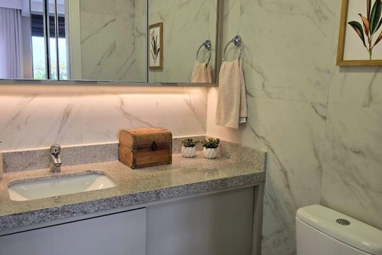 Banheiro  de apartamento à venda com 1 quarto, 49m² em Petrópolis, Porto Alegre
