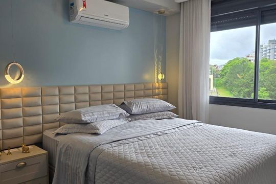 Quarto de apartamento à venda com 1 quarto, 49m² em Petrópolis, Porto Alegre