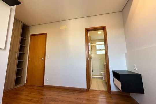 Apartamento à venda com 2 quartos, 87m² em Jardim Trevo, Jundiaí