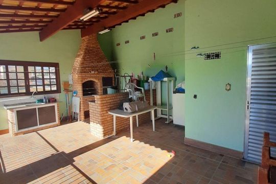 Casa à venda com 2 quartos, 211m² em Vila Helena, Jundiaí