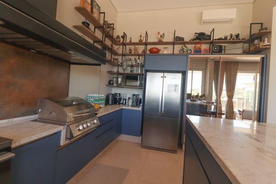Cozinha de casa à venda com 4 quartos, 404m² em Vale Azul, Jundiaí