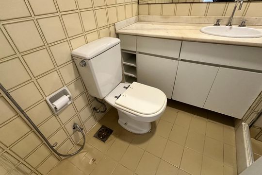 Banheiro de apartamento à venda com 2 quartos, 84m² em Barra da Tijuca, Rio de Janeiro
