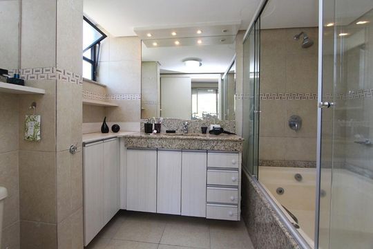 Banheiro 2 de apartamento à venda com 4 quartos, 192m² em Mont’Serrat, Porto Alegre