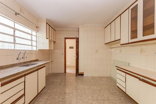 Cozinha de casa à venda com 3 quartos, 180m² em Jardim Santa Emilia, São Paulo