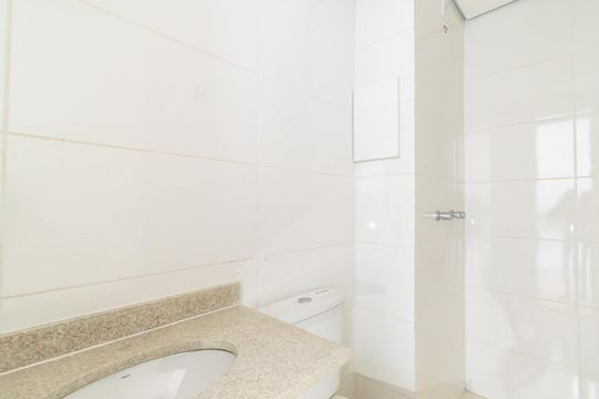 Banheiro de apartamento à venda com 1 quarto, 24m² em Vila Guarani (zona Sul), São Paulo