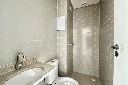 Banheiro de apartamento para alugar com 1 quarto, 34m² em Vila Guarani (zona Sul), São Paulo
