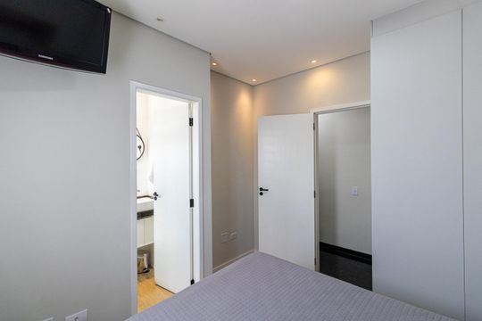 Suíte 1 de casa de condomínio à venda com 2 quartos, 52m² em Vila Marieta, São Paulo
