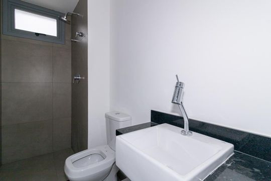 Banheiro de kitnet/studio à venda com 1 quarto, 21m² em Indianópolis, São Paulo