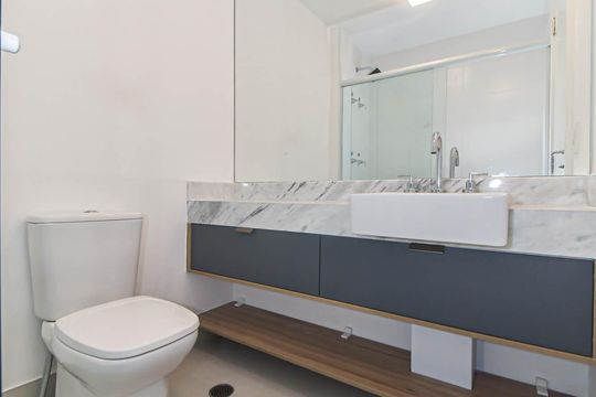 Banheiro de kitnet/studio à venda com 1 quarto, 27m² em Campo Belo, São Paulo