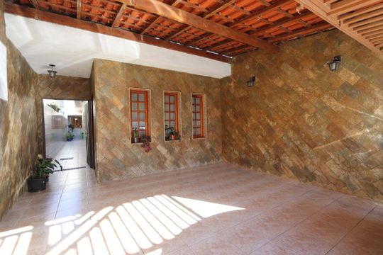 Garagem de casa à venda com 2 quartos, 125m² em Aricanduva, São Paulo