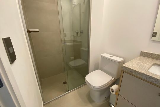 Banheiro Social de kitnet/studio para alugar com 1 quarto, 25m² em Santo Amaro, São Paulo