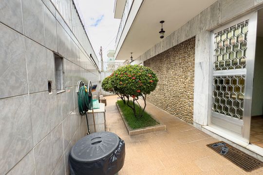 Varanda de casa para alugar com 4 quartos, 480m² em Vila da Penha, Rio de Janeiro