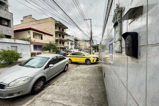 Fachada de casa para alugar com 4 quartos, 480m² em Vila da Penha, Rio de Janeiro