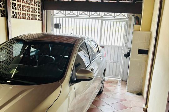Garagem de casa à venda com 2 quartos, 142m² em Jardim Marcel, São Paulo