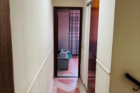 Corredor de casa à venda com 2 quartos, 142m² em Jardim Marcel, São Paulo