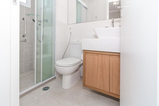Banheiro da Suíte 2 de apartamento para alugar com 2 quartos, 96m² em Vila Anastácio, São Paulo