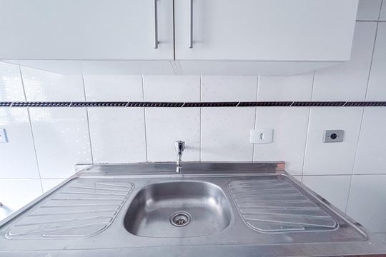 Cozinha de apartamento para alugar com 2 quartos, 42m² em Conjunto Promorar Raposo Tavares, São Paulo