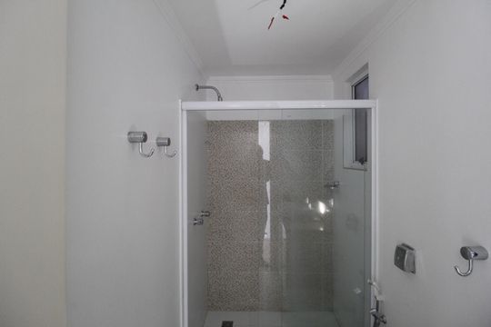 Banheiro de apartamento à venda com 3 quartos, 78m² em Boa Vista, Porto Alegre