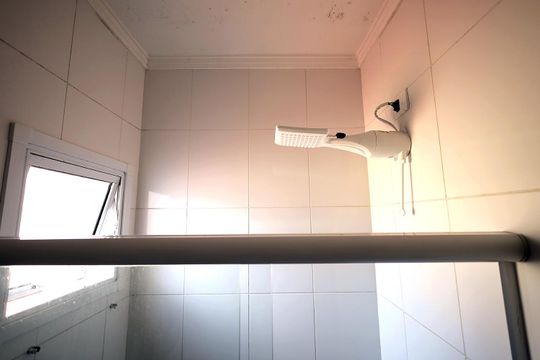 Banheiro de apartamento à venda com 2 quartos, 110m² em Vila Guarani, Santo André