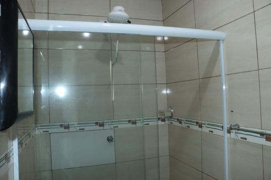 Banheiro Social de apartamento para alugar com 2 quartos, 65m² em Outeiro de Passárgada, Cotia