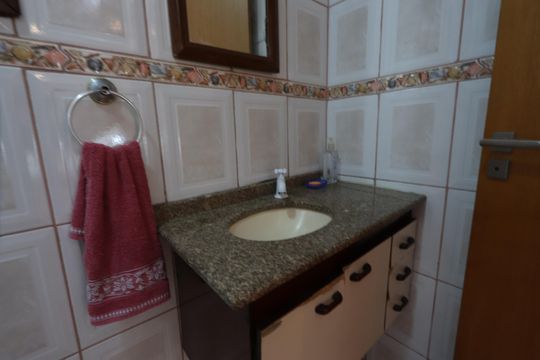 Banheiro de baixo de casa à venda com 3 quartos, 168m² em Vila Santa Clara, São Paulo