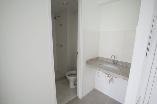 Banheiro de apartamento à venda com 2 quartos, 60m² em Taquara, Rio de Janeiro