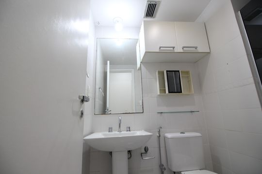 Banheiro Social de apartamento à venda com 2 quartos, 75m² em Barra Olímpica, Rio de Janeiro