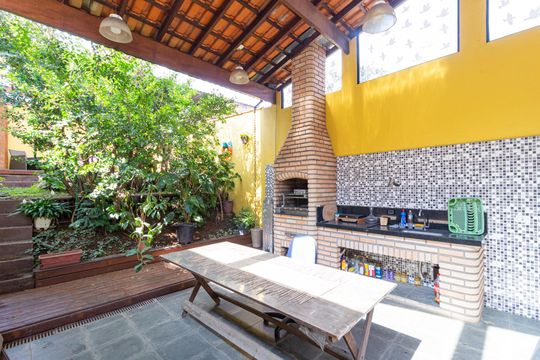 Quintal de casa para alugar com 2 quartos, 85m² em Vila Silviania, Carapicuíba