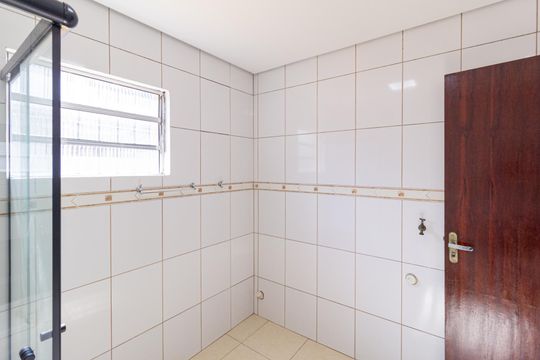 Banheiro de casa para alugar com 2 quartos, 85m² em Vila Silviania, Carapicuíba
