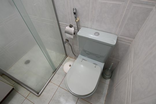 Banheiro 2 - Suíte de casa de condomínio para alugar com 4 quartos, 476m² em Conjunto Habitacional Vila Santana (sousas), Campinas