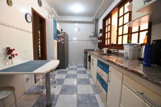 Cozinha de casa de condomínio para alugar com 4 quartos, 476m² em Conjunto Habitacional Vila Santana (sousas), Campinas