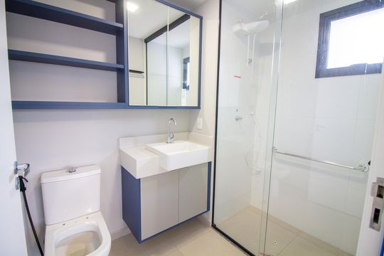 Banheiro de kitnet/studio para alugar com 1 quarto, 49m² em Campo Belo, São Paulo