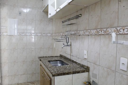 Cozinha de apartamento para alugar com 2 quartos, 60m² em Jacarepaguá, Rio de Janeiro