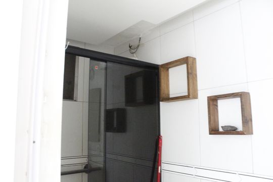 Banheiro de apartamento para alugar com 2 quartos, 60m² em Jacarepaguá, Rio de Janeiro