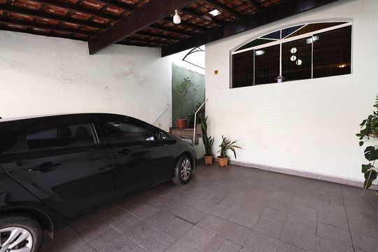 Garagem de casa à venda com 3 quartos, 180m² em Vila Silvestre, Santo André