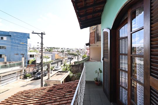 Sacada de casa à venda com 3 quartos, 180m² em Vila Silvestre, Santo André