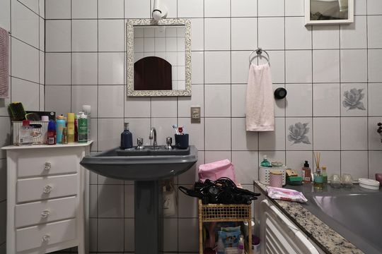 Banheiro 2 de casa à venda com 3 quartos, 180m² em Vila Silvestre, Santo André