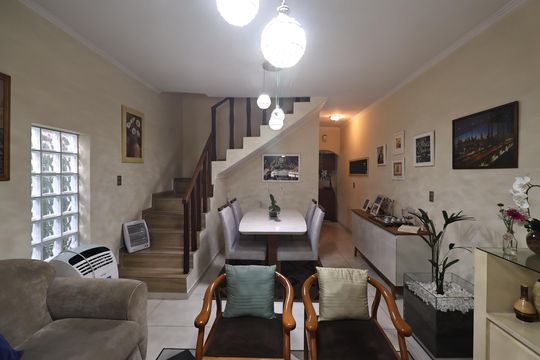 Sala de casa à venda com 3 quartos, 180m² em Vila Silvestre, Santo André