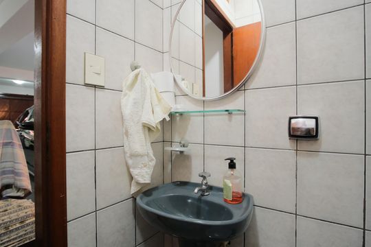 Lavabo da Garagem de casa à venda com 4 quartos, 252m² em Jardim Textil, São Paulo